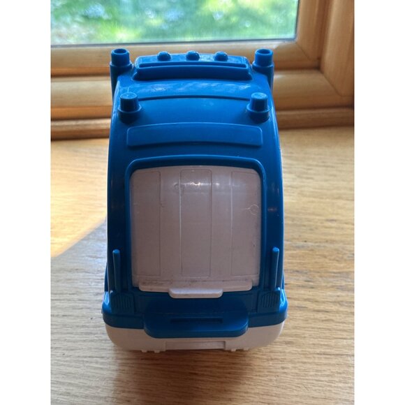 Fisher-Price Little People Recycling Truck & Figure - Picture 6 of 7